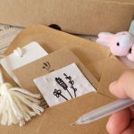 Caixa de presente com mensagem escrita à mão